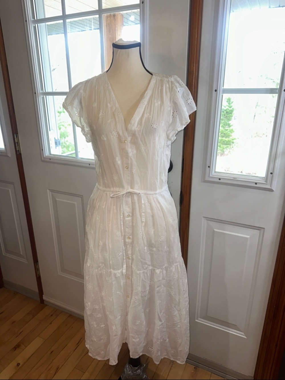 NWOT Birds of Paradis Trovata White Eyelet Button-Front Dress with Tie Waist